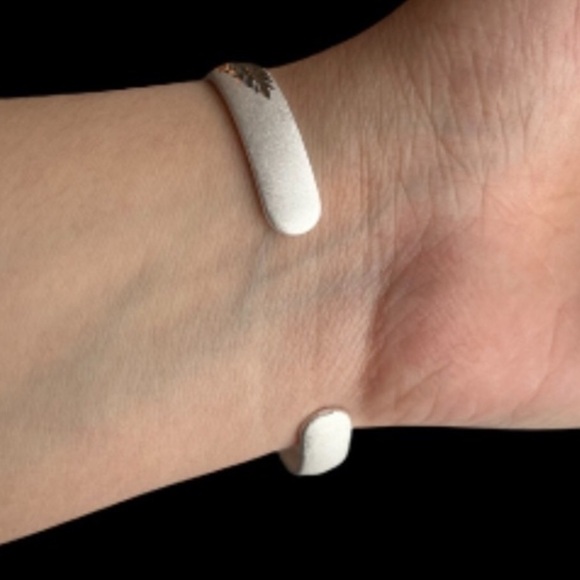 FINE 999 (99.9%) SILVER BANGLE - Picture 6 of 8